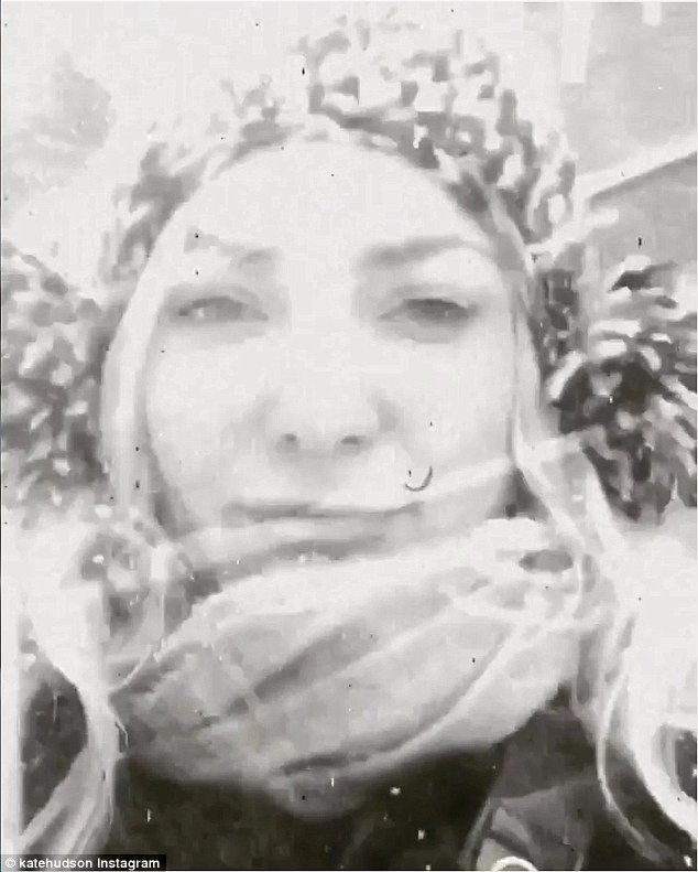 Χολιγουντιανοί σταρ στέλνουν την «καλημέρα» τους από τη χιονισμένη Ν. Υόρκη-Με στιλ ακόμη και στους -5 [εικόνες]  | iefimerida.gr 0