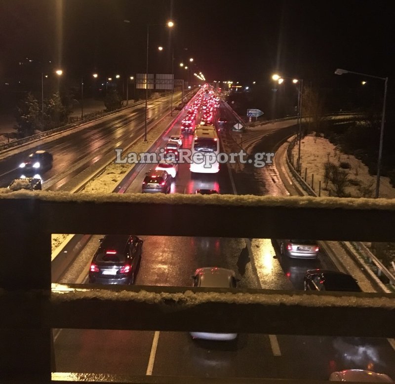 Σε κλοιό χιονιά η χώρα -Οδηγοί εγκλωβίστηκαν επί 8 ώρες στην Εθνική Αθηνών-Λαμίας [εικόνες] | iefimerida.gr 3