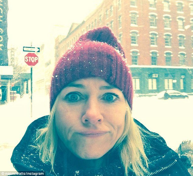 Χολιγουντιανοί σταρ στέλνουν την «καλημέρα» τους από τη χιονισμένη Ν. Υόρκη-Με στιλ ακόμη και στους -5 [εικόνες]  | iefimerida.gr 13