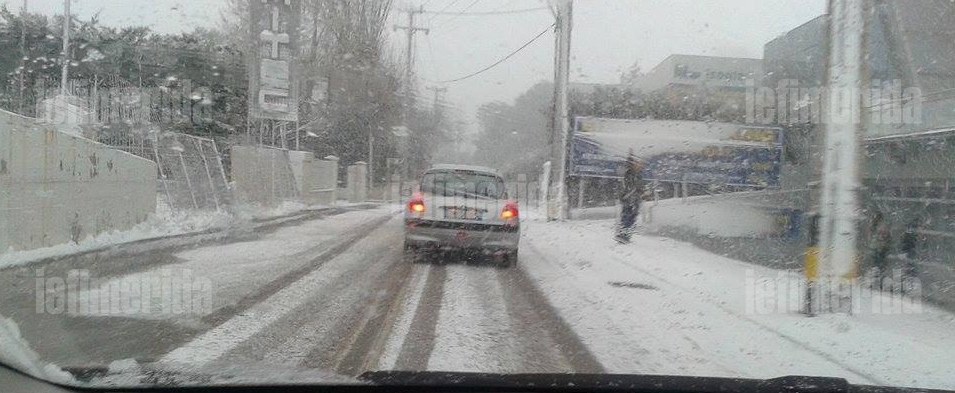 Στα λευκά τα βόρεια προάστια: Το έστρωσε και στην Εθνική Οδό [εικόνες] | iefimerida.gr 4