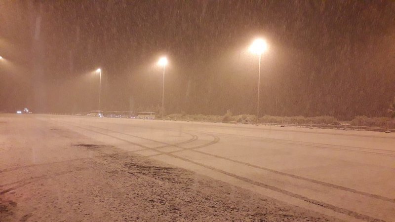 Κακοκαιρία «Σοφία»: Πολική νύχτα -Ακινητοποιημένες νταλίκες στις Αφίδνες [εικόνες & βίντεο] | iefimerida.gr 1