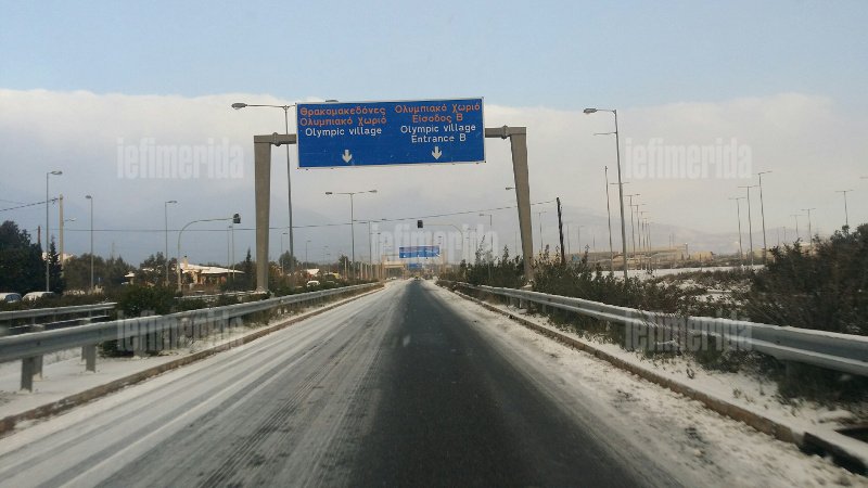 Το χιόνι στην Αττική έφερε προβλήματα -Παγοδρόμιο η Κηφισίας [εικόνες] | iefimerida.gr 10