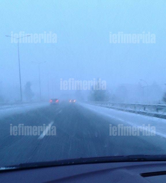 Στα λευκά τα βόρεια προάστια: Το έστρωσε και στην Εθνική Οδό [εικόνες] | iefimerida.gr 0