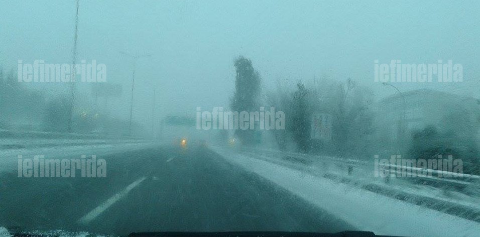 Στα λευκά τα βόρεια προάστια: Το έστρωσε και στην Εθνική Οδό [εικόνες] | iefimerida.gr 1