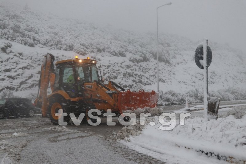 «Πάγωσε» η κυκλοφορία στο οδικό δίκτυο της Φθιώτιδας -Πού χρειάζονται αλυσίδες [εικόνες] | iefimerida.gr 2