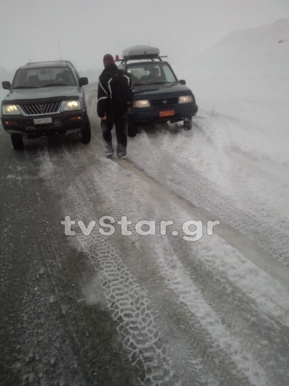 Βελούχι: Επιχείρηση απεγκλωβισμού 8 ατόμων που έπεσαν σε χιονοθύελλα [εικόνες] | iefimerida.gr 0