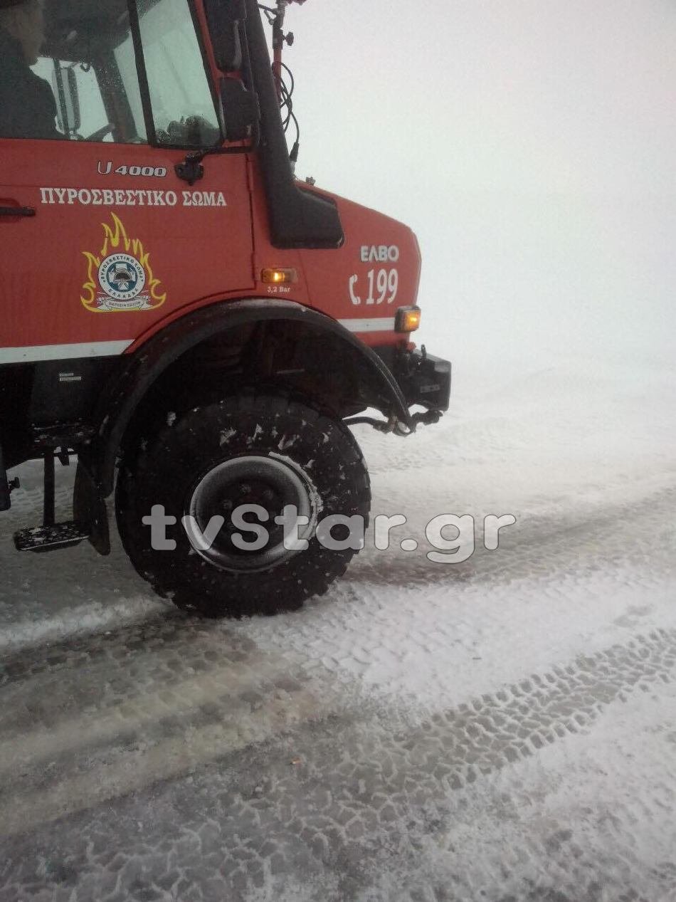 Βελούχι: Επιχείρηση απεγκλωβισμού 8 ατόμων που έπεσαν σε χιονοθύελλα [εικόνες] | iefimerida.gr 1
