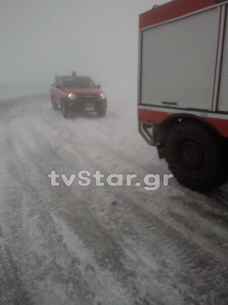 Βελούχι: Επιχείρηση απεγκλωβισμού 8 ατόμων που έπεσαν σε χιονοθύελλα [εικόνες] | iefimerida.gr 3