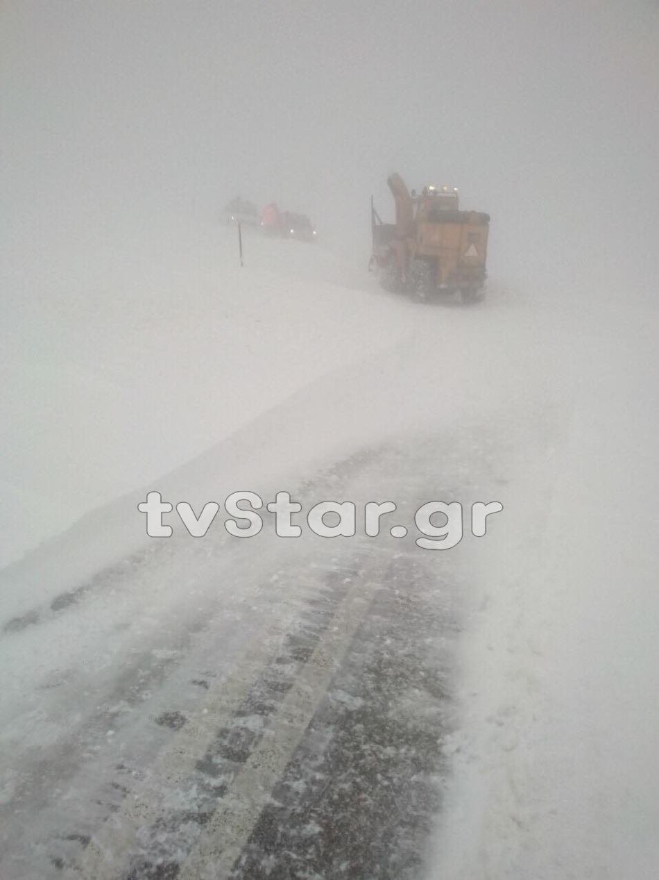 Βελούχι: Επιχείρηση απεγκλωβισμού 8 ατόμων που έπεσαν σε χιονοθύελλα [εικόνες] | iefimerida.gr 5