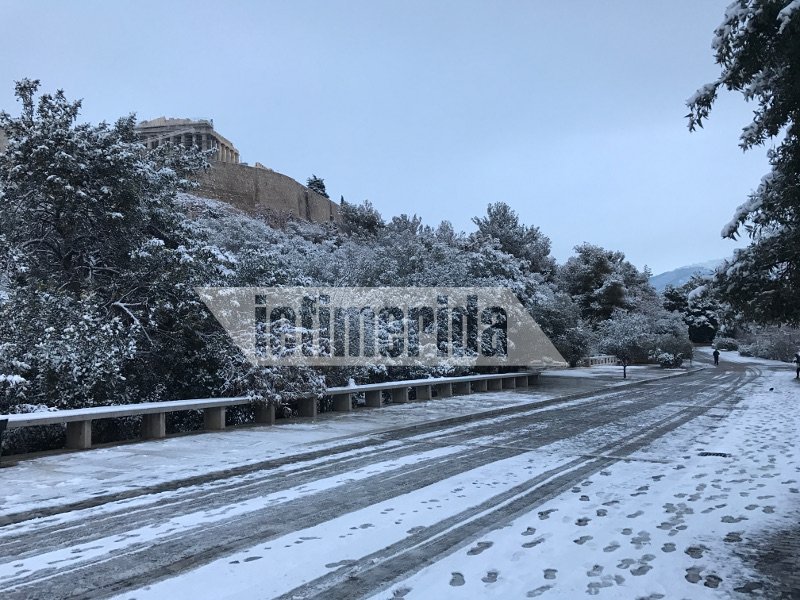 Μοναδικές εικόνες: Η χιονισμένη Ακρόπολη, η κατάλευκη Διονυσίου Αρεοπαγίτου [εικόνες] | iefimerida.gr 7