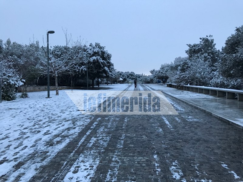 Μοναδικές εικόνες: Η χιονισμένη Ακρόπολη, η κατάλευκη Διονυσίου Αρεοπαγίτου [εικόνες] | iefimerida.gr 9