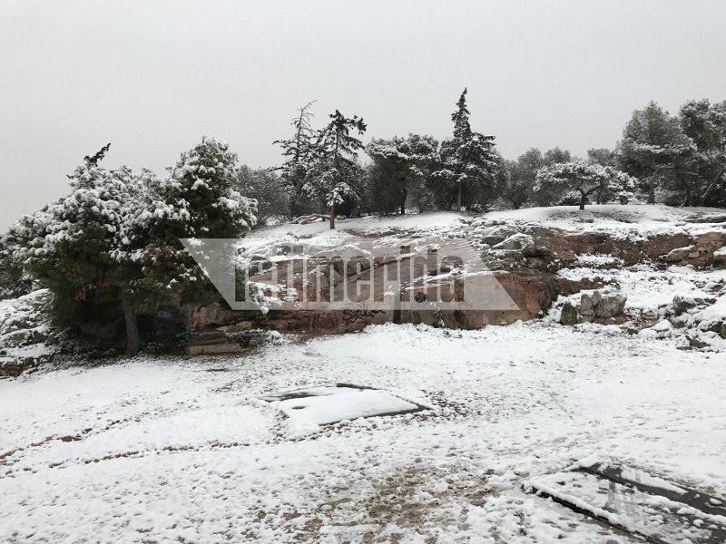 Μοναδικές εικόνες: Η χιονισμένη Ακρόπολη, η κατάλευκη Διονυσίου Αρεοπαγίτου [εικόνες] | iefimerida.gr 15