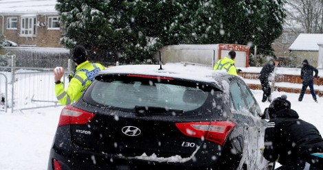 Ο χιονιάς σαρώνει τη Βρετανία και οι τρελο-Βρετανοί κάνουν... ηλιοθεραπεία [εικόνες] | iefimerida.gr 6