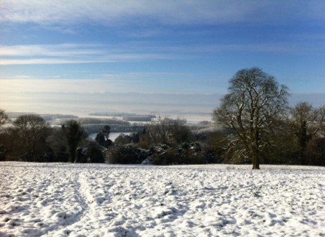 Ο χιονιάς σαρώνει τη Βρετανία και οι τρελο-Βρετανοί κάνουν... ηλιοθεραπεία [εικόνες] | iefimerida.gr 7