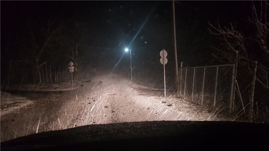 Κακοκαιρία: «Δίπλωσε» φορτηγό στη Φθιώτιδα από τη χιονόπτωση -Προβλήματα σε Στερεά και δυτική Μακεδονία [εικόνες] | iefimerida.gr 4