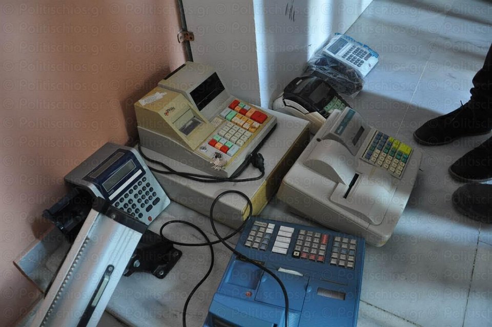 Οι Χιώτες κατέθεσαν τις ταμειακές τους στη ΔΟΥ -Αντιδρούν στην αύξηση του ΦΠΑ [εικόνες] | iefimerida.gr 3