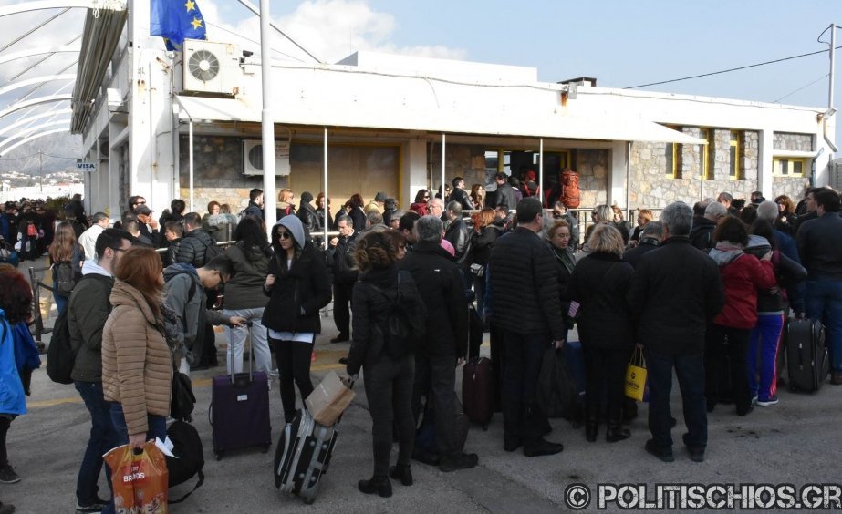 Μαζική απόβαση Τούρκων στη Χίο για τις απόκριες [εικόνες & βίντεο] | iefimerida.gr 1