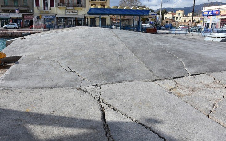 Βυθίζεται το λιμάνι της Χίου -Αποκλείστηκε ο χώρος πρόσδεσης των πλοίων της γραμμής [εικόνες & βίντεο] | iefimerida.gr 1