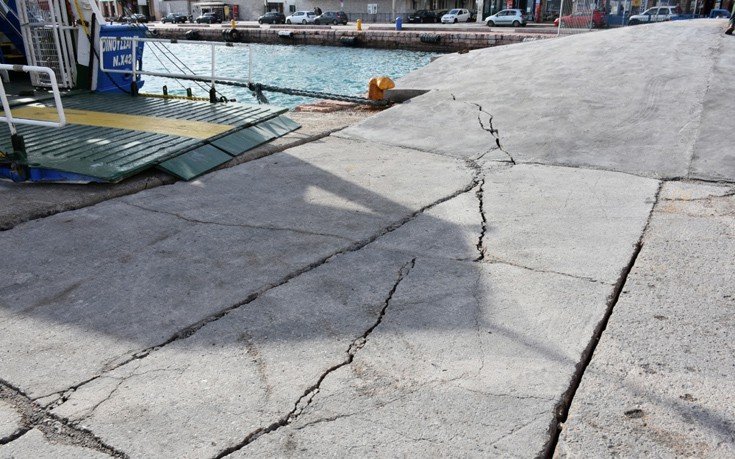 Βυθίζεται το λιμάνι της Χίου -Αποκλείστηκε ο χώρος πρόσδεσης των πλοίων της γραμμής [εικόνες & βίντεο] | iefimerida.gr 3