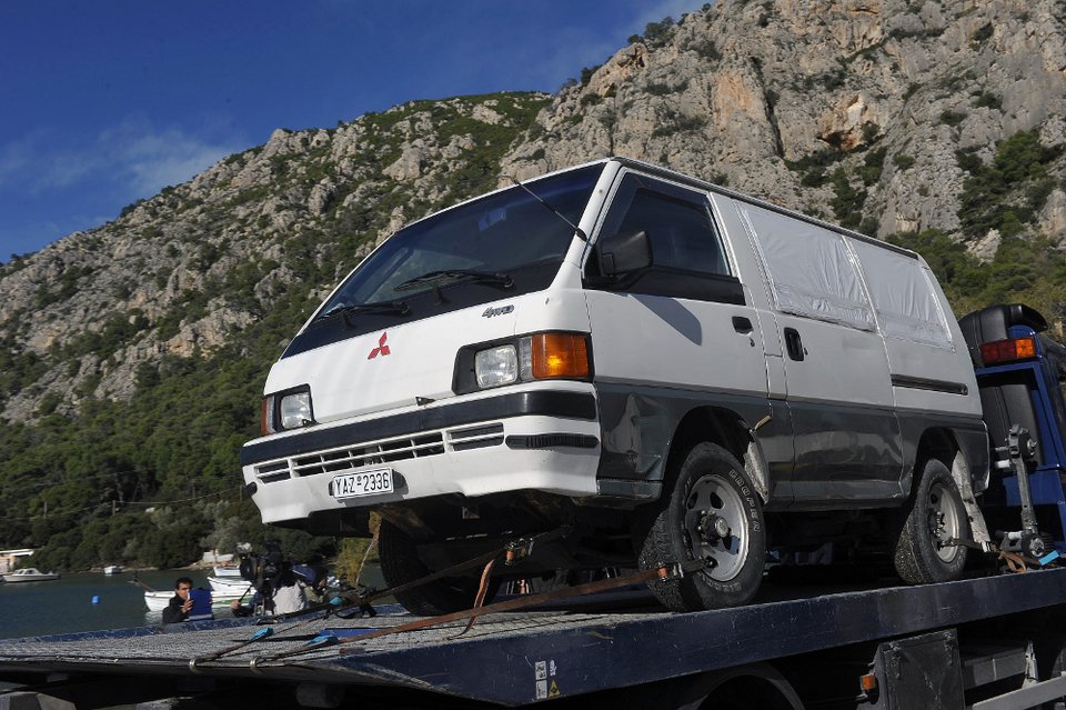 Εργαστήριο βομβών και η δεύτερη γιάφκα του Ξηρού στο Λουτράκι: Ολα τα ευρήματα [εικόνες] | iefimerida.gr 5