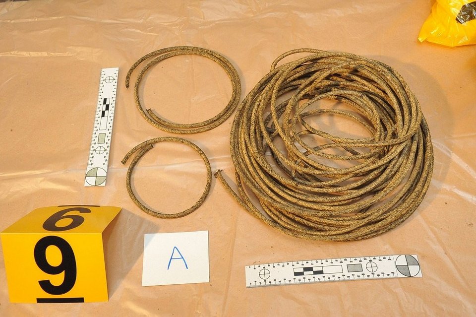 Ξηρός: Ρουκέτες, εκρηκτικά, καλάσνικοφ και στόχος οι φυλακές Κορυδαλλού [εικόνες] | iefimerida.gr 13