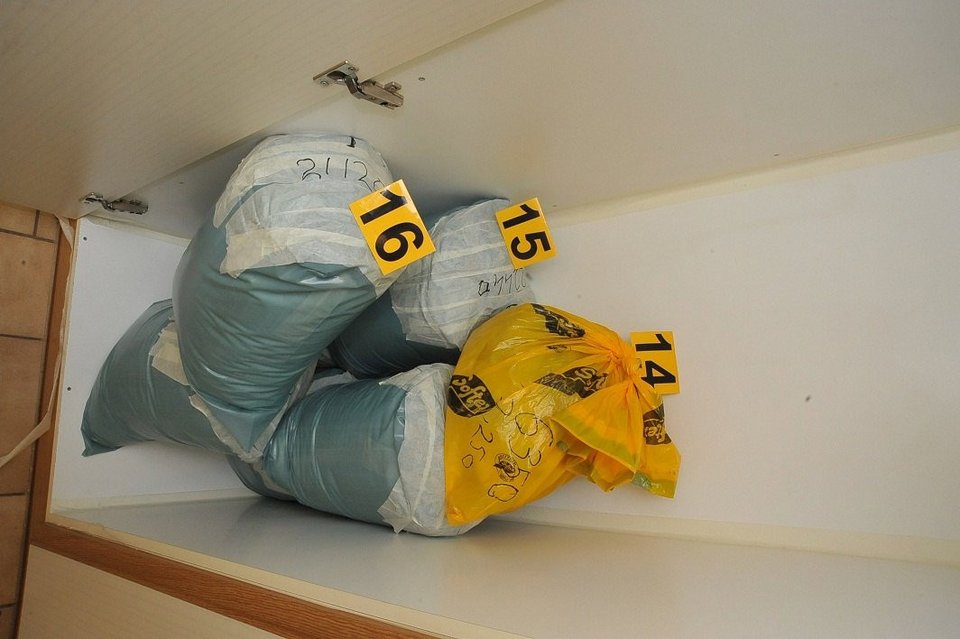 Ξηρός: Ρουκέτες, εκρηκτικά, καλάσνικοφ και στόχος οι φυλακές Κορυδαλλού [εικόνες] | iefimerida.gr 19