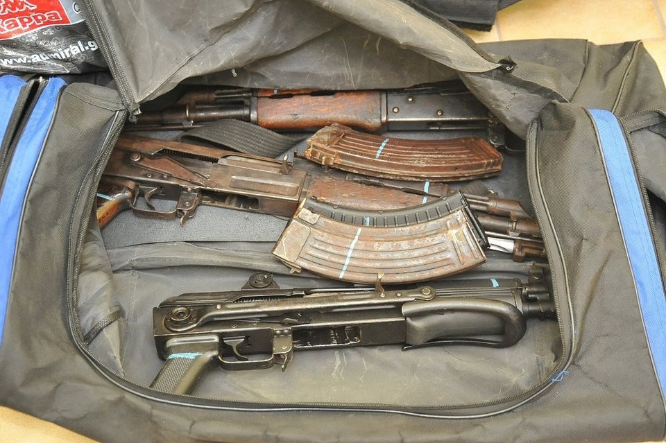 Ξηρός: Ρουκέτες, εκρηκτικά, καλάσνικοφ και στόχος οι φυλακές Κορυδαλλού [εικόνες] | iefimerida.gr 2