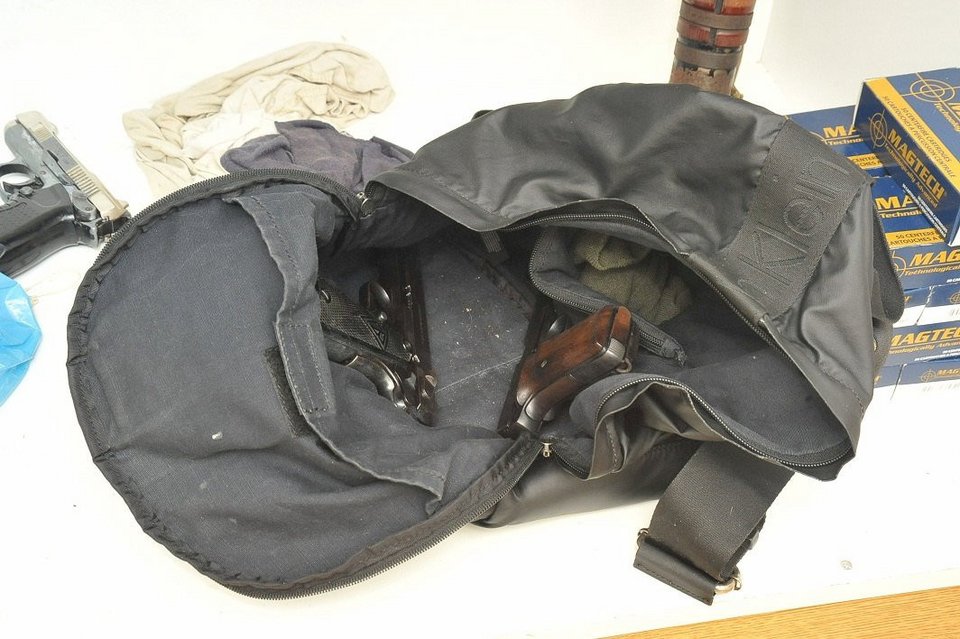 Ξηρός: Ρουκέτες, εκρηκτικά, καλάσνικοφ και στόχος οι φυλακές Κορυδαλλού [εικόνες] | iefimerida.gr 5