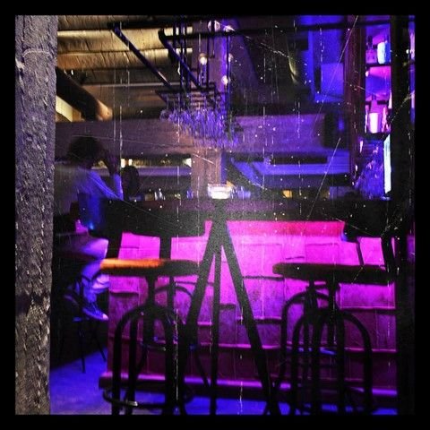 Hitchcocktales: Σε αυτό το μαγαζί θα σύχναζε ο Χίτσκοκ αν ζούσε στην Αθήνα – Η νέα άφιξη στο κέντρο της πόλης [εικόνες]  | iefimerida.gr 3