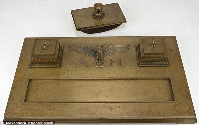 Βγάζουν στο σφυρί την... «προίκα» του Αδόλφου Χίτλερ! [εικόνες] | iefimerida.gr 1