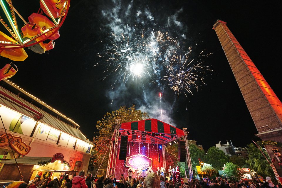 Christmas Factory στην Τεχνόπολη: Με σχολή μαγείας, παγοδρόμιο, καρουσέλ & ρόδα 20 μέτρων [βίντεο]  | iefimerida.gr 0