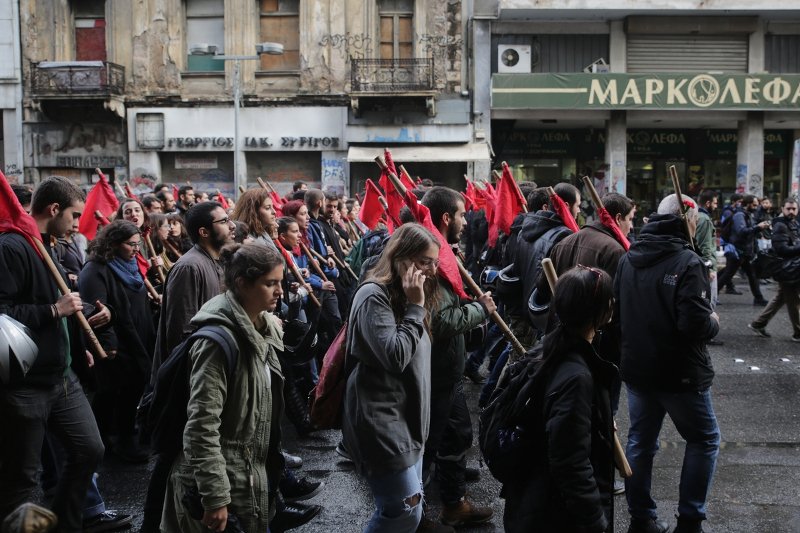 Επεισόδια και μολότοφ στα Εξάρχεια μετά την πορεία για το Πολυτεχνείο [εικόνες & βίντεο]  | iefimerida.gr 31