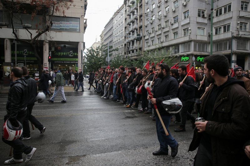 Επεισόδια και μολότοφ στα Εξάρχεια μετά την πορεία για το Πολυτεχνείο [εικόνες & βίντεο]  | iefimerida.gr 34