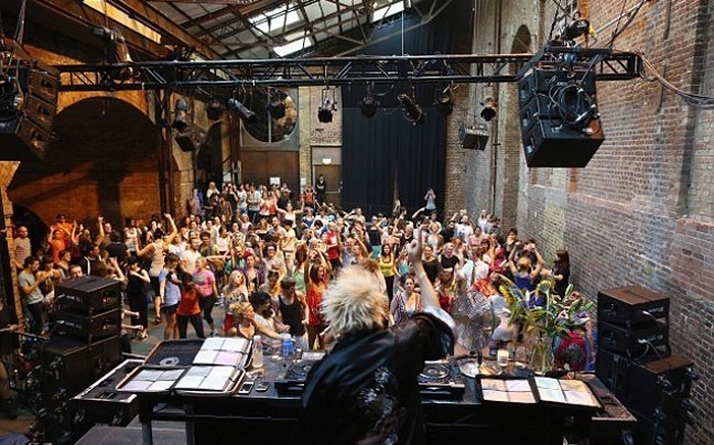 Το κλαμπ που ανοίγει το πρωί πριν τη δουλειά – Βοηθάει όσους δυσκολεύονται με το πρωινό ξύπνημα [εικόνες]  | iefimerida.gr 4