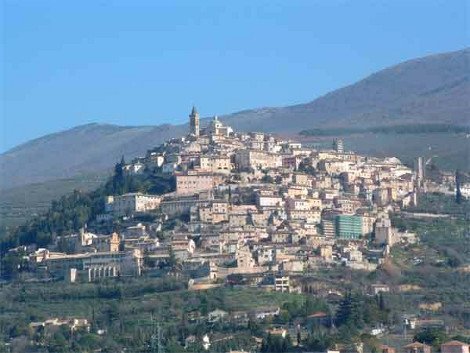 12 παραμυθένια χωριά, «στεφάνια» στις κορυφές ψηλών λόφων [εικόνες] | iefimerida.gr 14