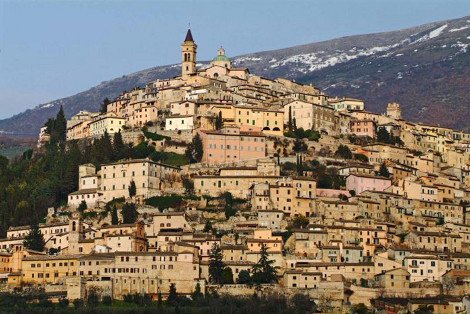 12 παραμυθένια χωριά, «στεφάνια» στις κορυφές ψηλών λόφων [εικόνες] | iefimerida.gr 15