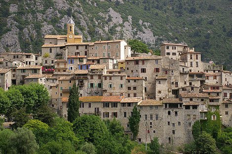 12 παραμυθένια χωριά, «στεφάνια» στις κορυφές ψηλών λόφων [εικόνες] | iefimerida.gr 16