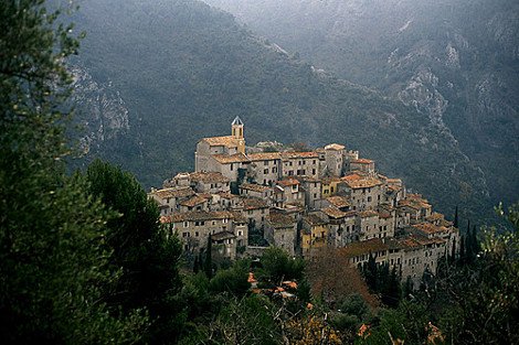 12 παραμυθένια χωριά, «στεφάνια» στις κορυφές ψηλών λόφων [εικόνες] | iefimerida.gr 18