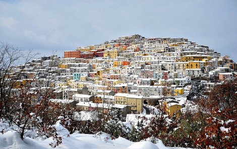 12 παραμυθένια χωριά, «στεφάνια» στις κορυφές ψηλών λόφων [εικόνες] | iefimerida.gr 22