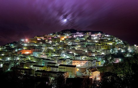 12 παραμυθένια χωριά, «στεφάνια» στις κορυφές ψηλών λόφων [εικόνες] | iefimerida.gr 23