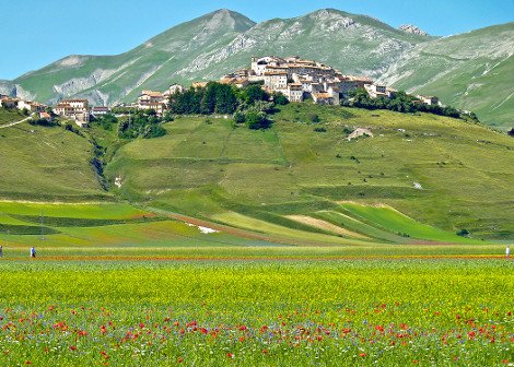 12 παραμυθένια χωριά, «στεφάνια» στις κορυφές ψηλών λόφων [εικόνες] | iefimerida.gr 27