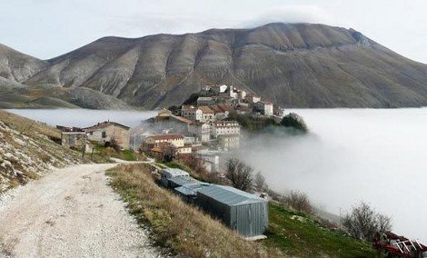 12 παραμυθένια χωριά, «στεφάνια» στις κορυφές ψηλών λόφων [εικόνες] | iefimerida.gr 29