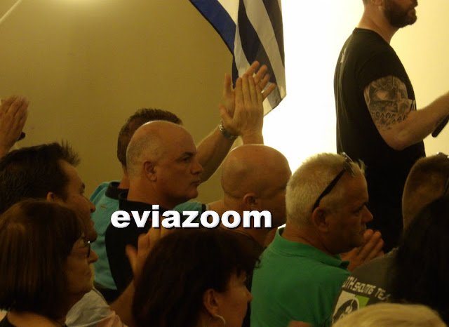 Αποκάλυψη: Ο πρώην αστυνομικός διευθυντής Ευβοίας τραγουδά τον ύμνο της Χρυσής Αυγής [εικόνες & βίντεο] | iefimerida.gr 1