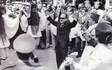 KLARINA BOURANA: Μεγάλο γκάλοπ: Τι προτιμάς; Την Καλομοίρα ή τον Παττακό; | iefimerida.gr 0