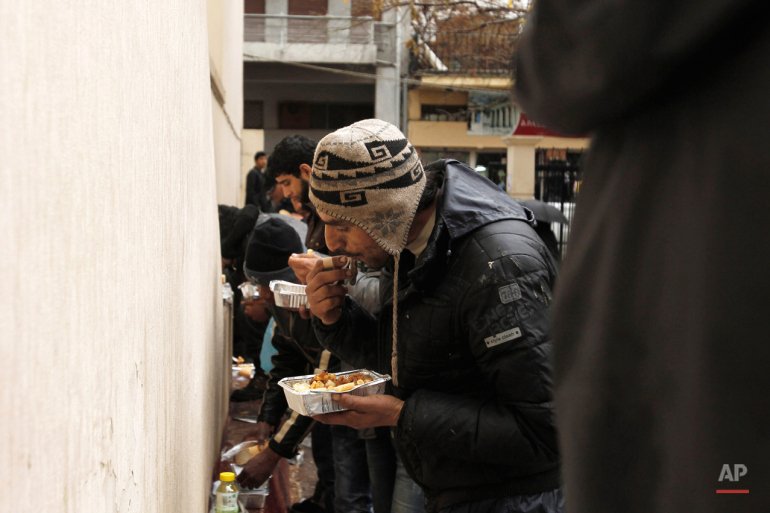 Η Ελλάδα στα χρόνια της διάσωσης: Η φτώχεια, τα συσσίτια και τα δακρυγόνα [εικόνες] | iefimerida.gr 9