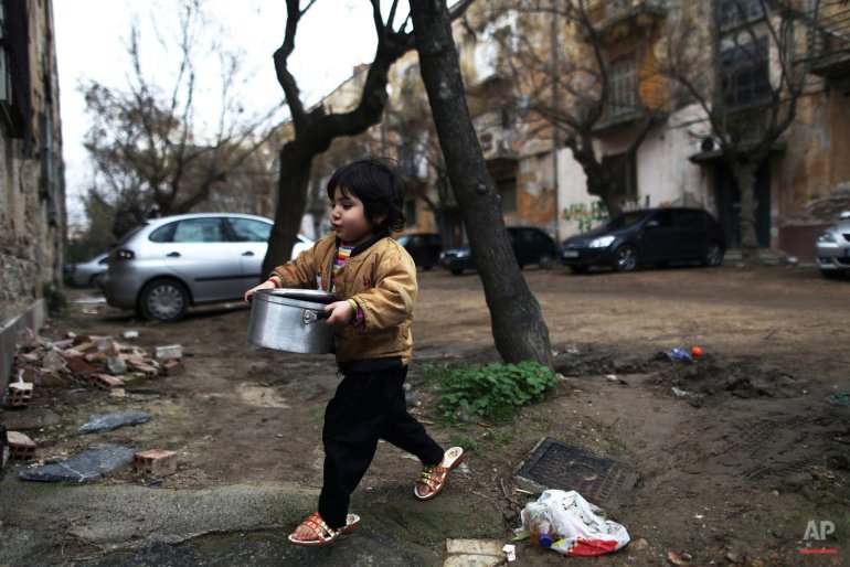 Η Ελλάδα στα χρόνια της διάσωσης: Η φτώχεια, τα συσσίτια και τα δακρυγόνα [εικόνες] | iefimerida.gr 10
