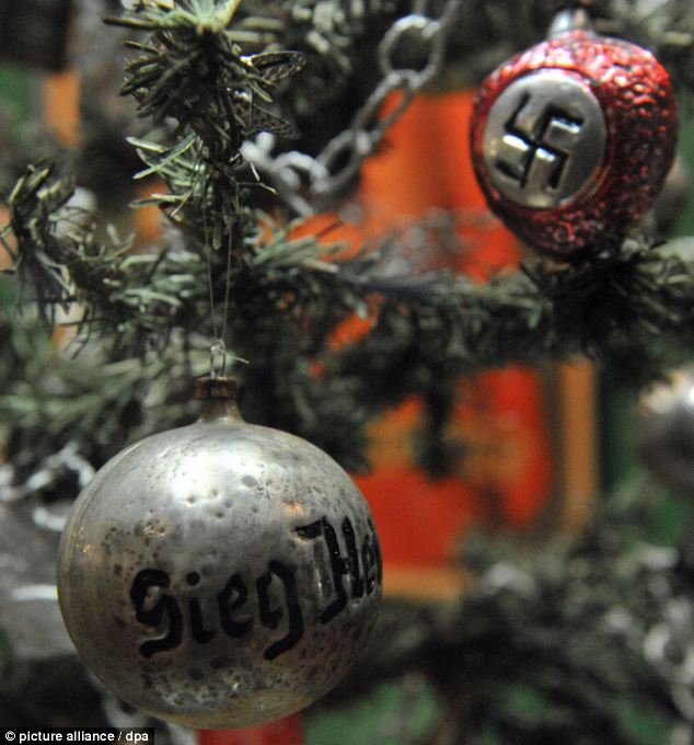 Τα κρυφά χριστουγεννιάτικα στολίδια με σβάστικες και κεφάλια του Χίτλερ που χρησιμοποιούσαν στο Β' Παγκόσμιο Πόλεμο [εικόνες]  | iefimerida.gr 1