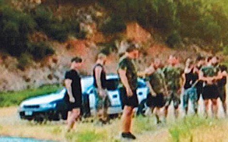 Χρυσή Αυγή: Η αποθήκη-φάντασμα με όπλα, μαχαίρια και στειλιάρια στην υπηρεσία του τρόμου [εικόνες] | iefimerida.gr 1