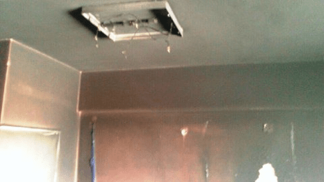 Εμπρηστική επίθεση στα γραφεία της Χρυσής Αυγής στο Παγκράτι [εικόνες] | iefimerida.gr 0