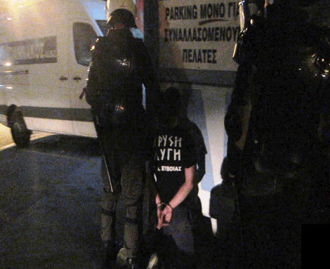 Οκτώ συλλήψεις Χρυσαυγιτών σε Θεσσαλονίκη και Χαλκίδα – Είχαν ρόπαλα, σουγιάδες, σιδερογροθιές [βίντεο & φωτογραφίες] | iefimerida.gr 0